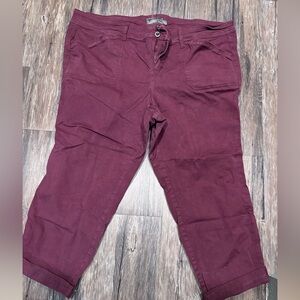 Torrid 22R Burgundy Cropped Pants
